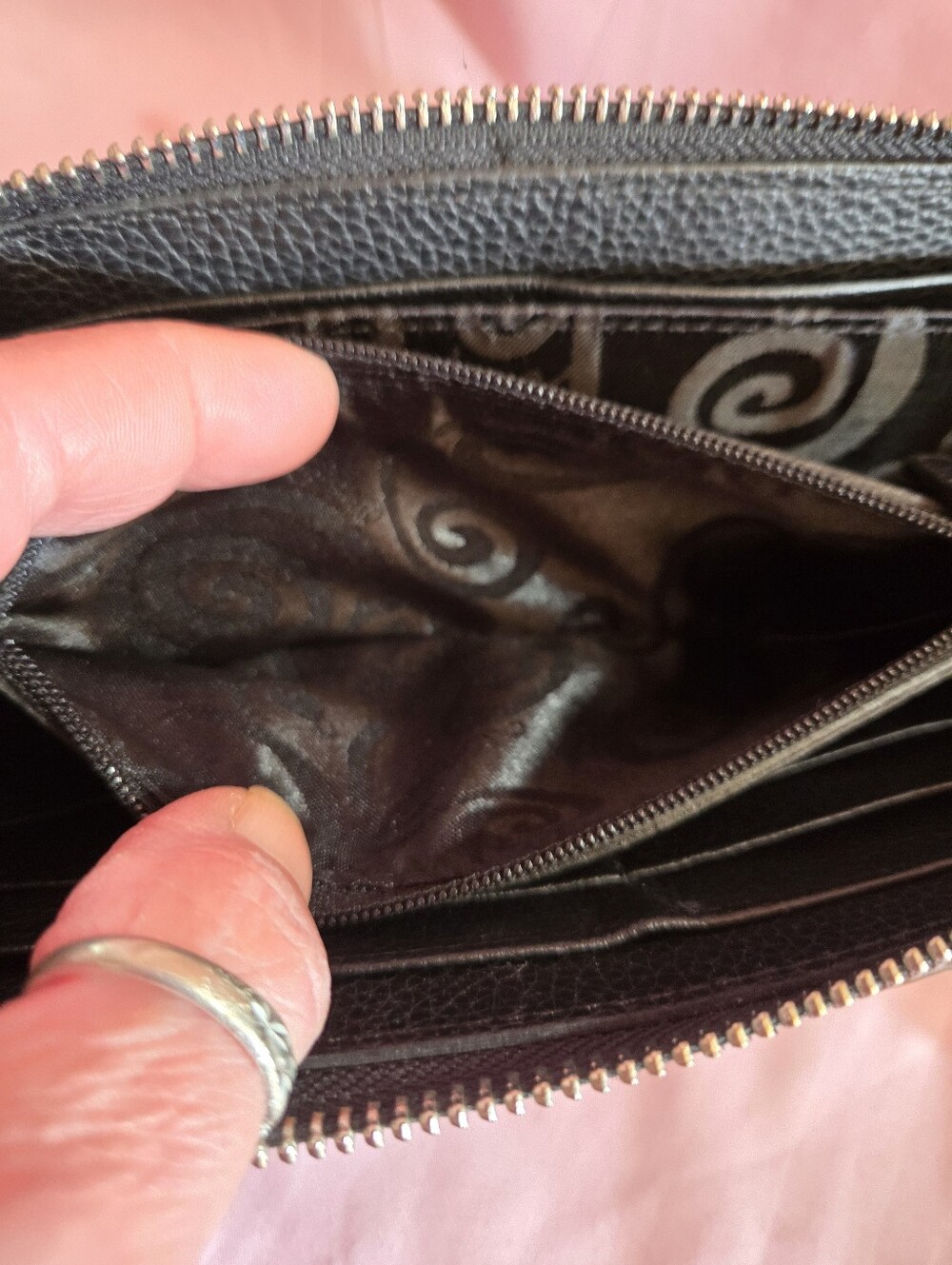 Brighton Ferrara Black Leather Zip Wallet EUC - Picture 7 of 9